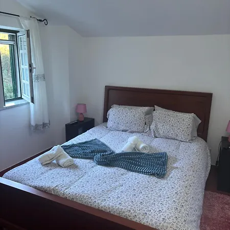 White House * Piódão