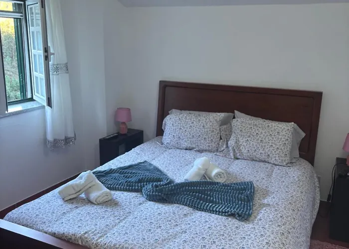 White House * Piódão